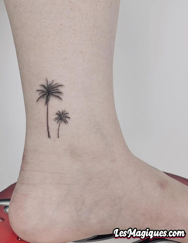 Petit tatouage de palmier
