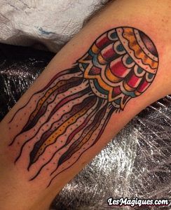 Tatouage traditionnel de méduses
