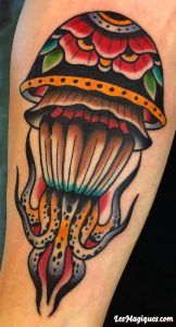 Tatouage traditionnel de méduses