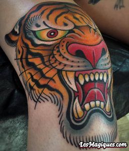 Tatouage de genou de tigre