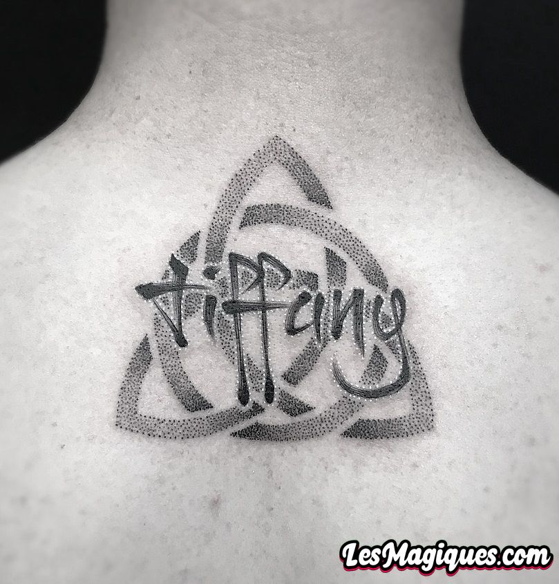 Triquetra avec tatouage de nom
