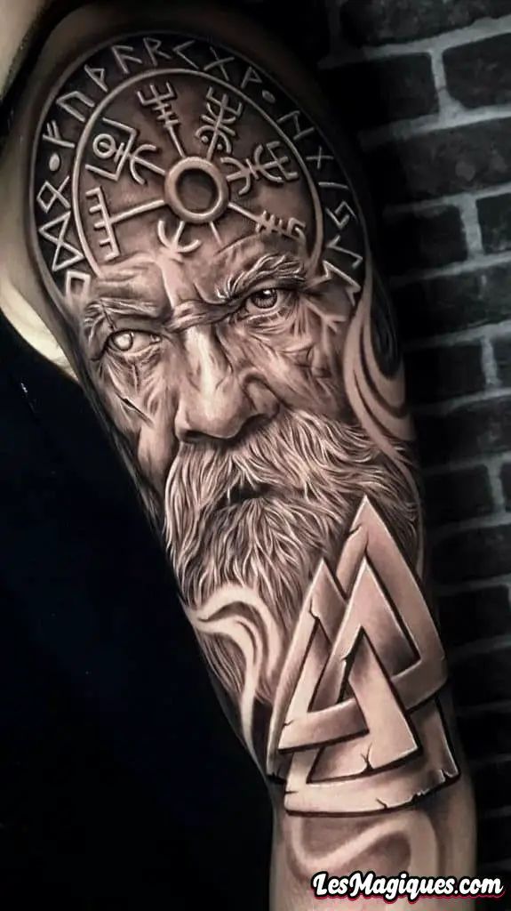 Boussole viking et tatouage Odin