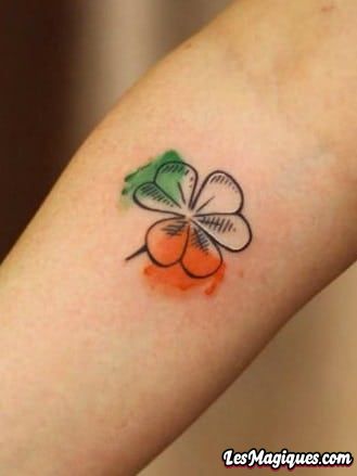 Tatouage de trèfle aquarelle